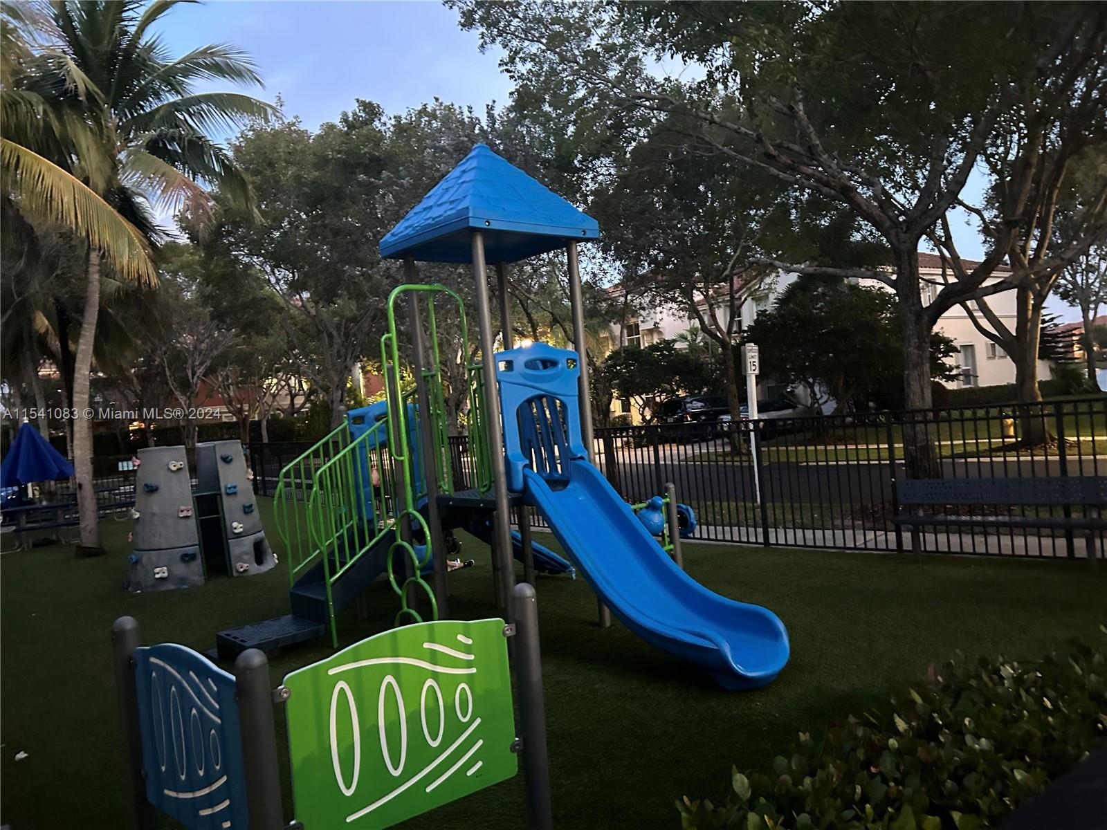 RIVIERA ISLES IV - Residential