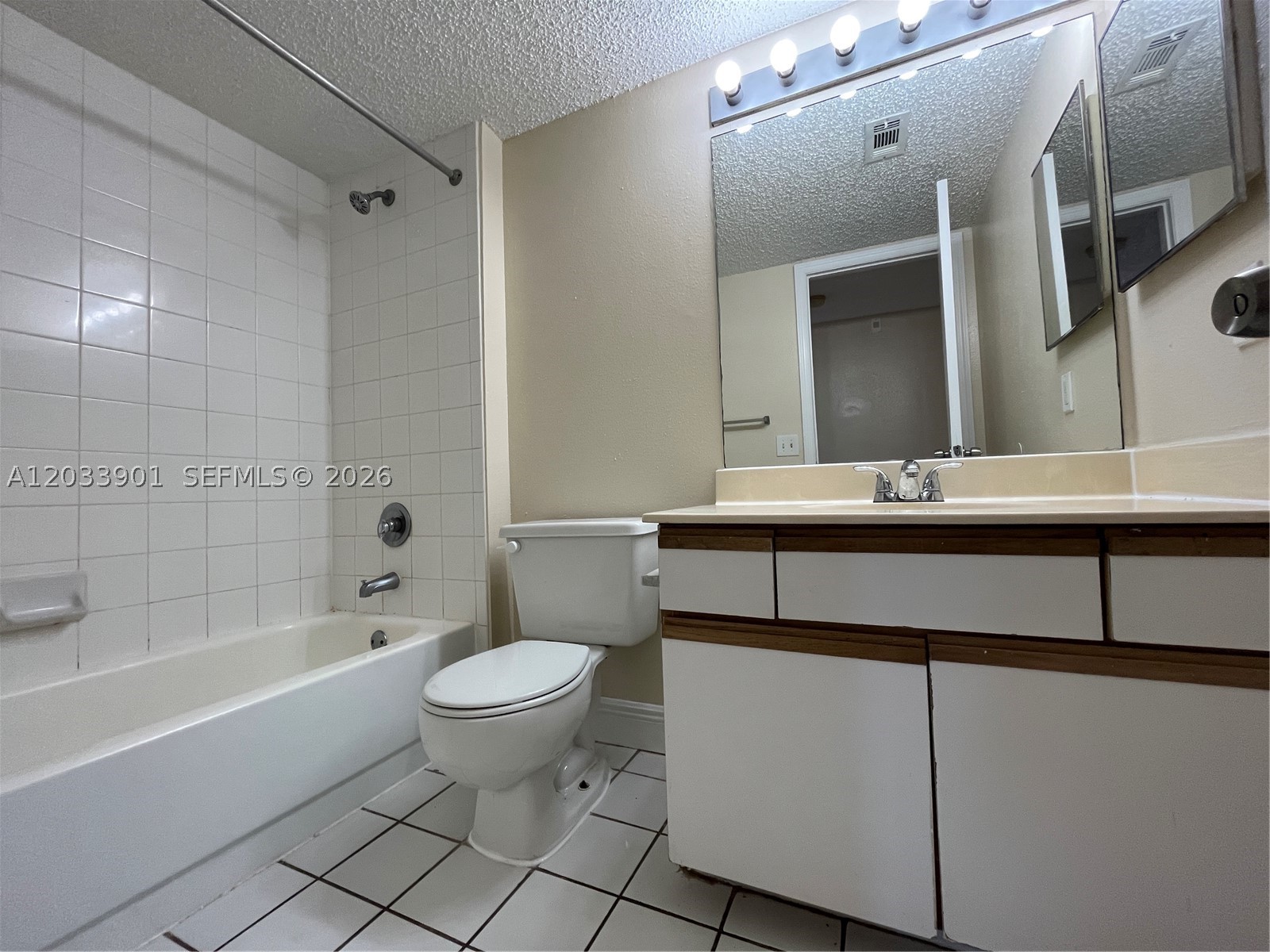 WINDWARD LAKES CONDO - Residential Lease
