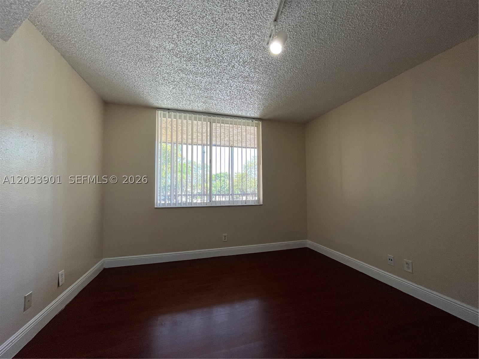 WINDWARD LAKES CONDO - Residential Lease