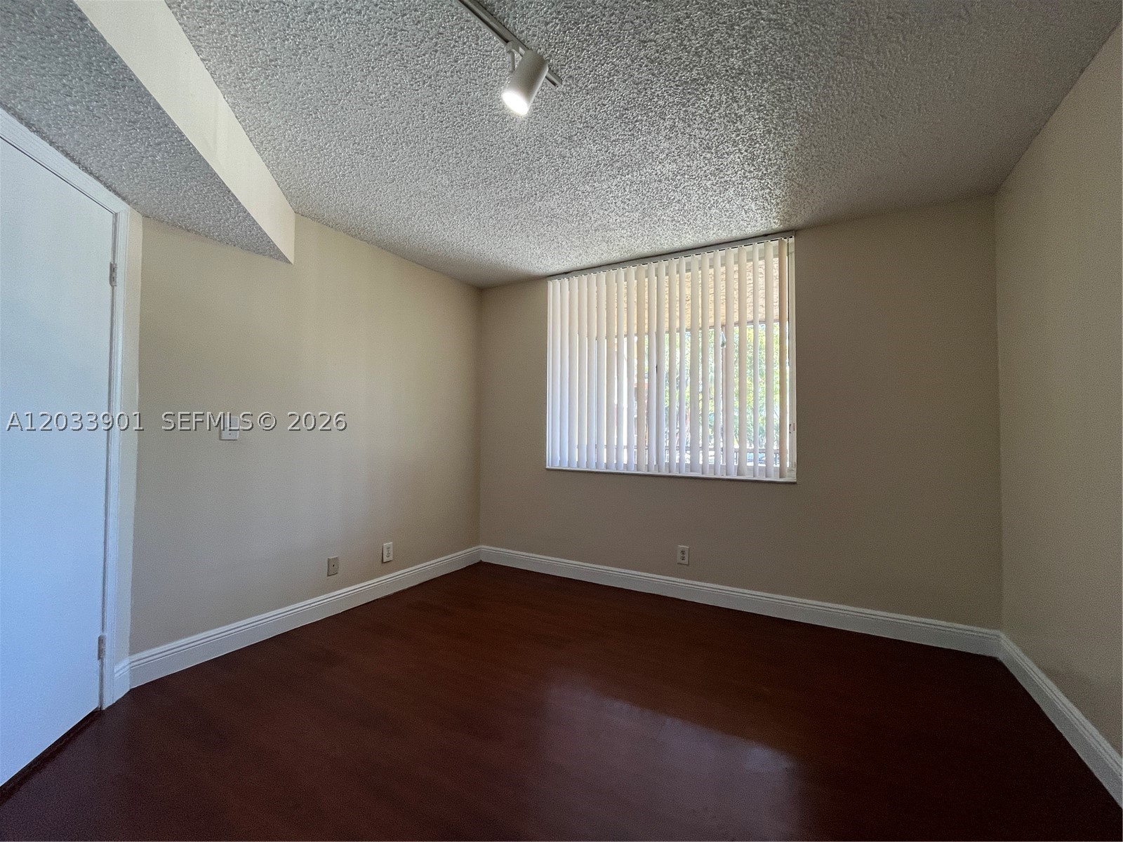 WINDWARD LAKES CONDO - Residential Lease