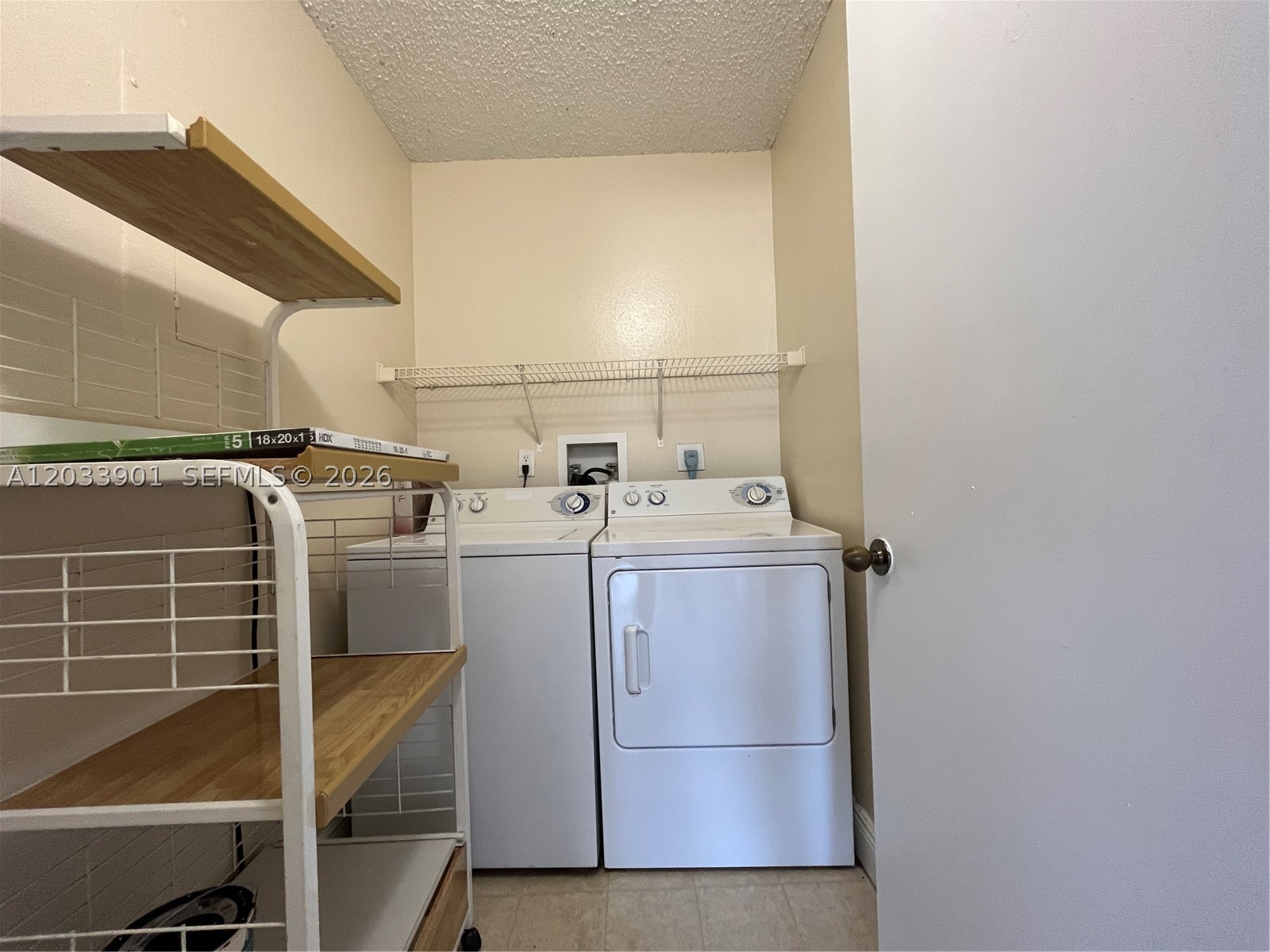 WINDWARD LAKES CONDO - Residential Lease