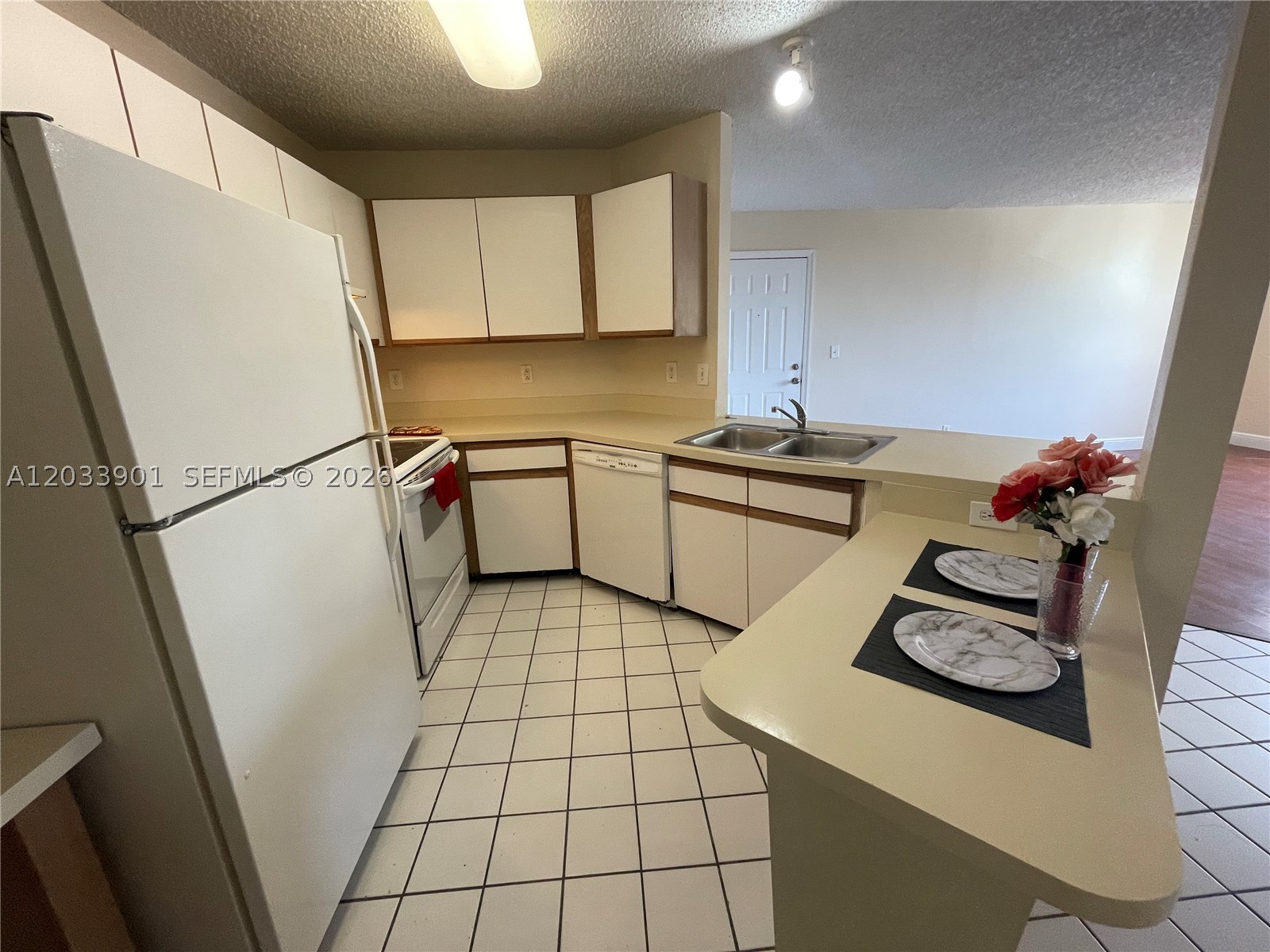 WINDWARD LAKES CONDO - Residential Lease