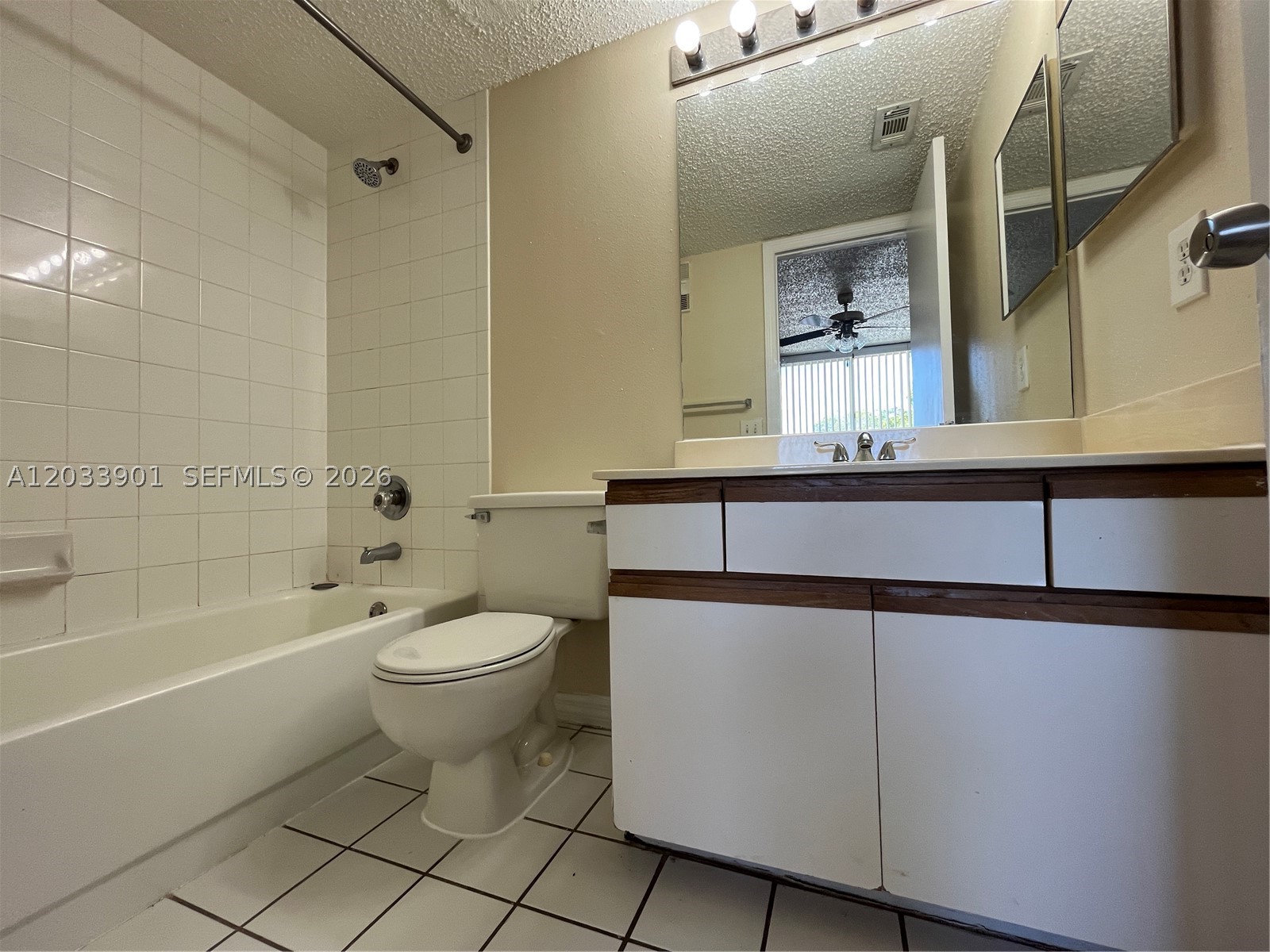 WINDWARD LAKES CONDO - Residential Lease