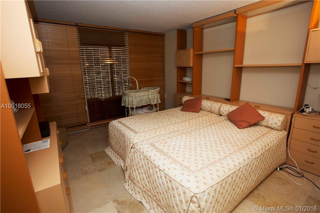 BRICKELL PLACE PHASE II - Residential Lease