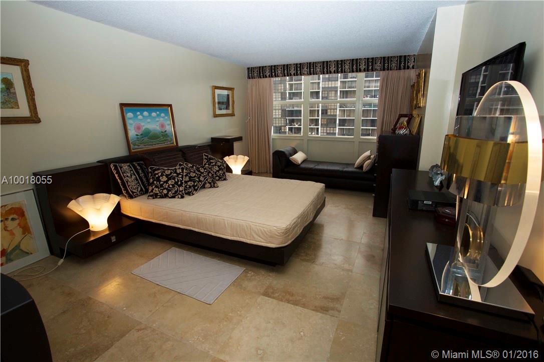BRICKELL PLACE PHASE II - Residential Lease