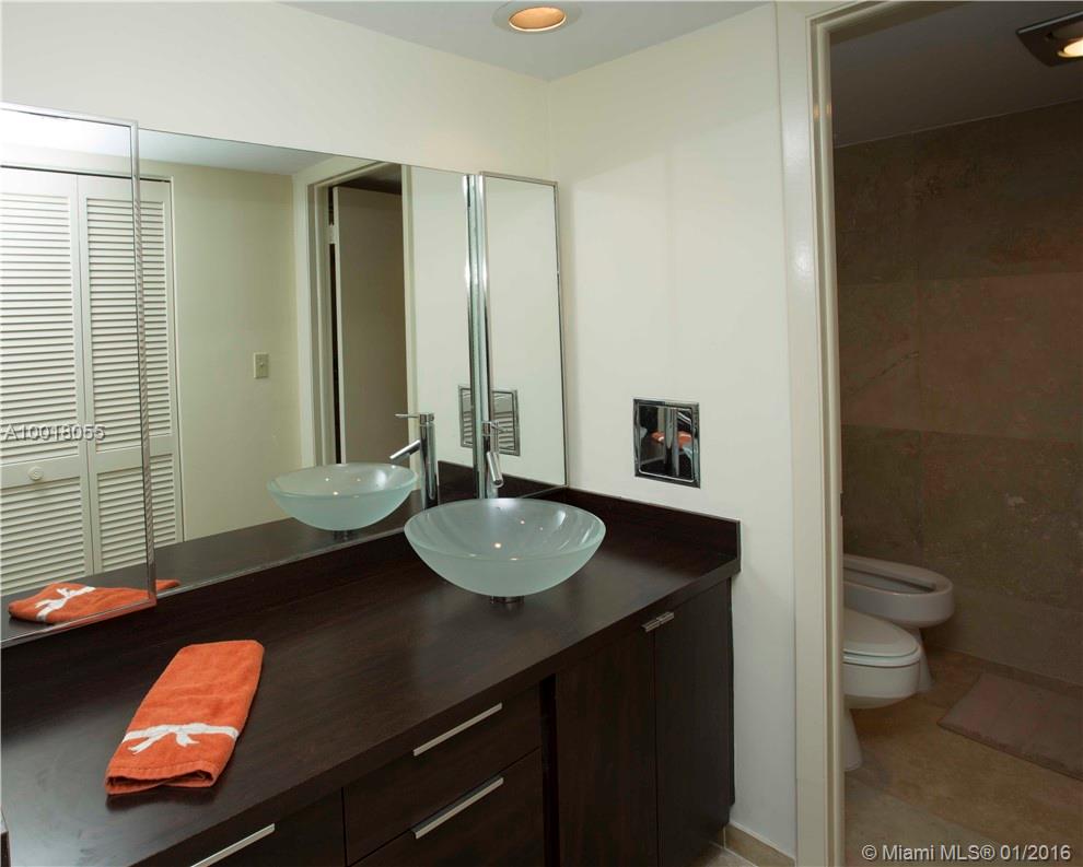 BRICKELL PLACE PHASE II - Residential Lease