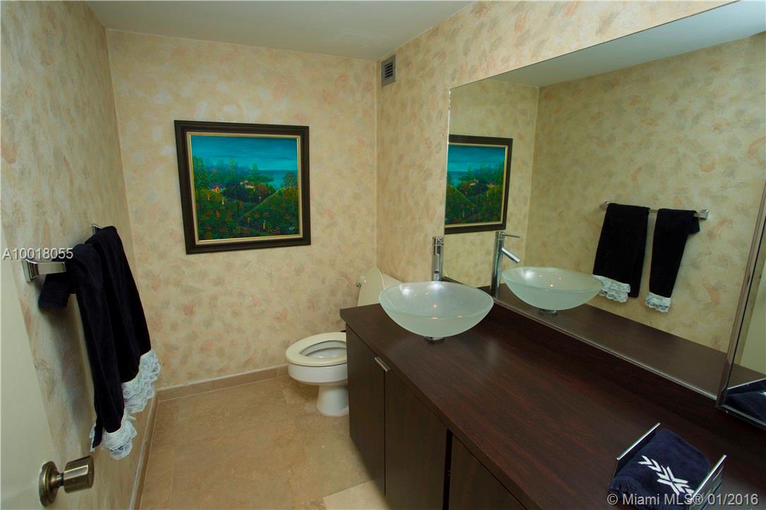BRICKELL PLACE PHASE II - Residential Lease