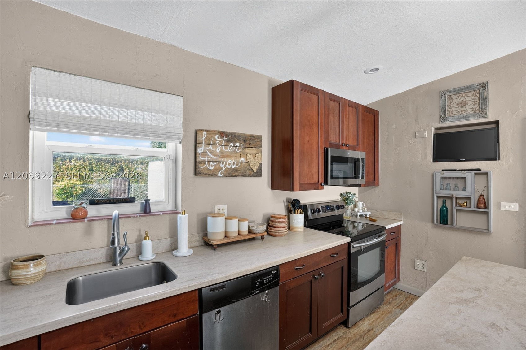 WESTWOOD LAKE - Residential