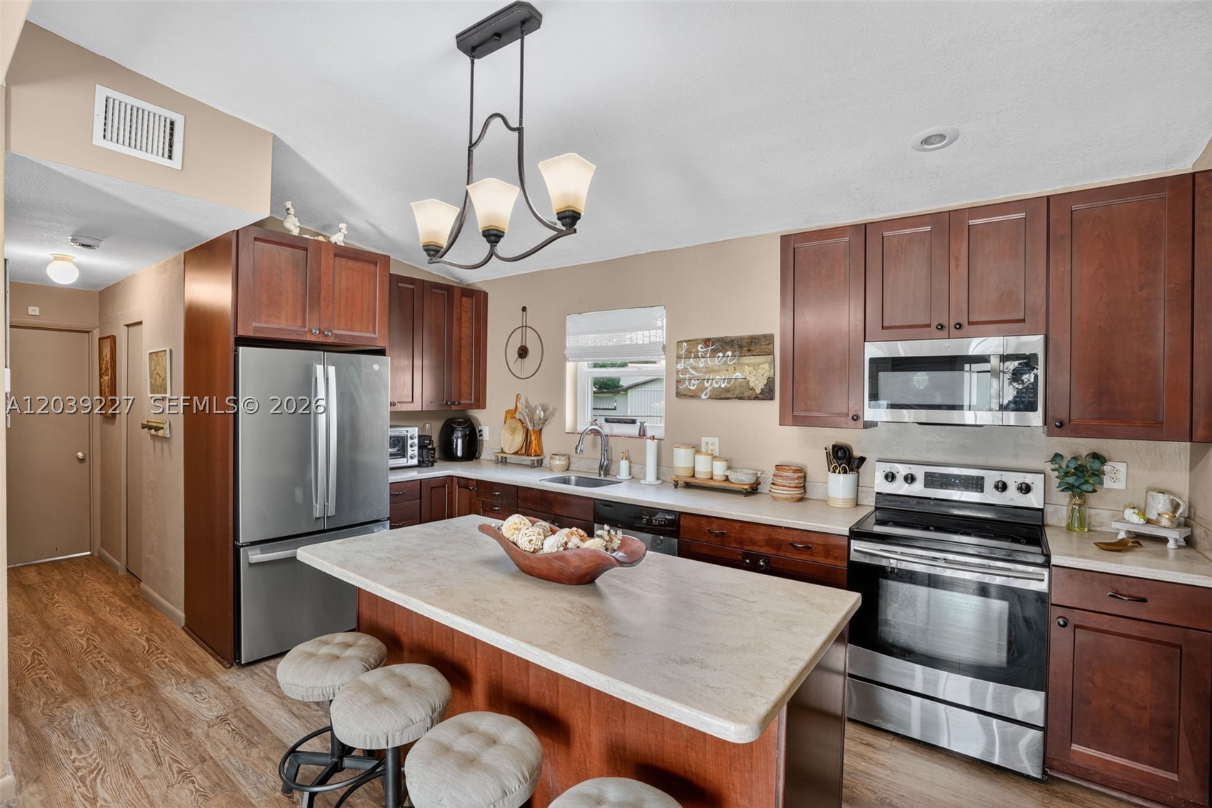 WESTWOOD LAKE - Residential