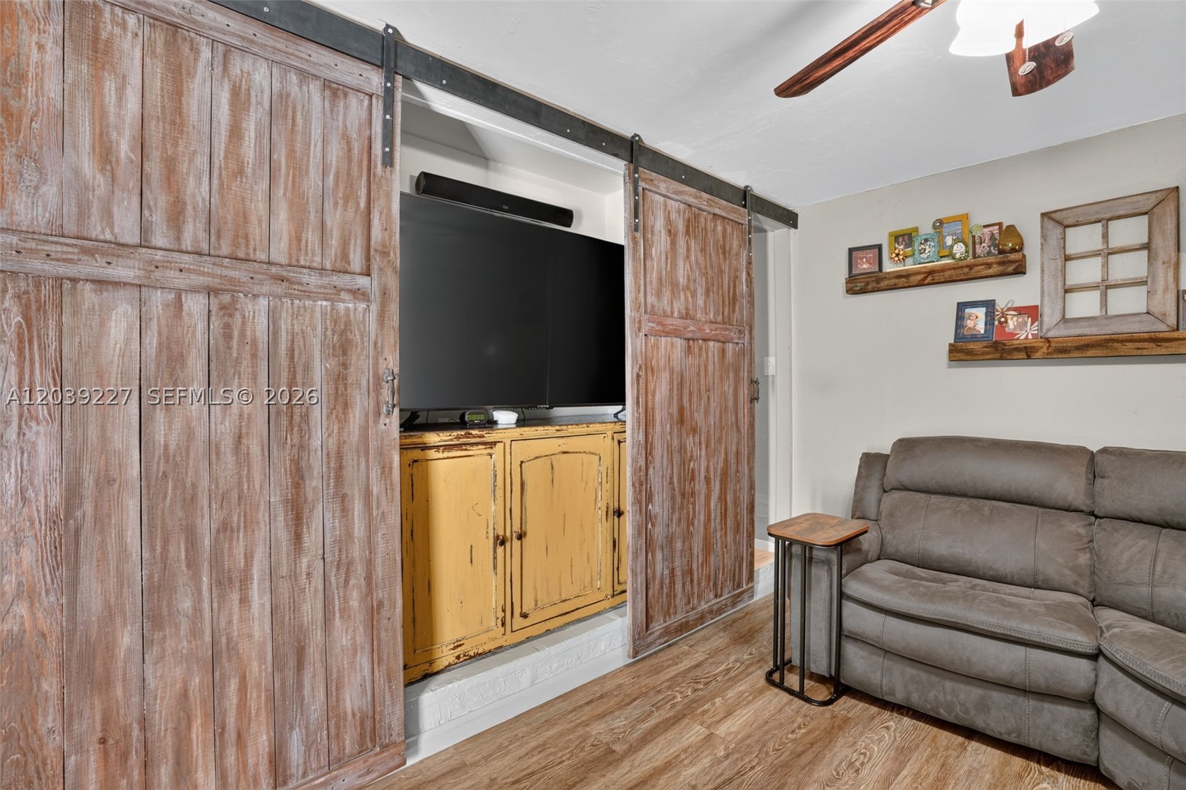 WESTWOOD LAKE - Residential