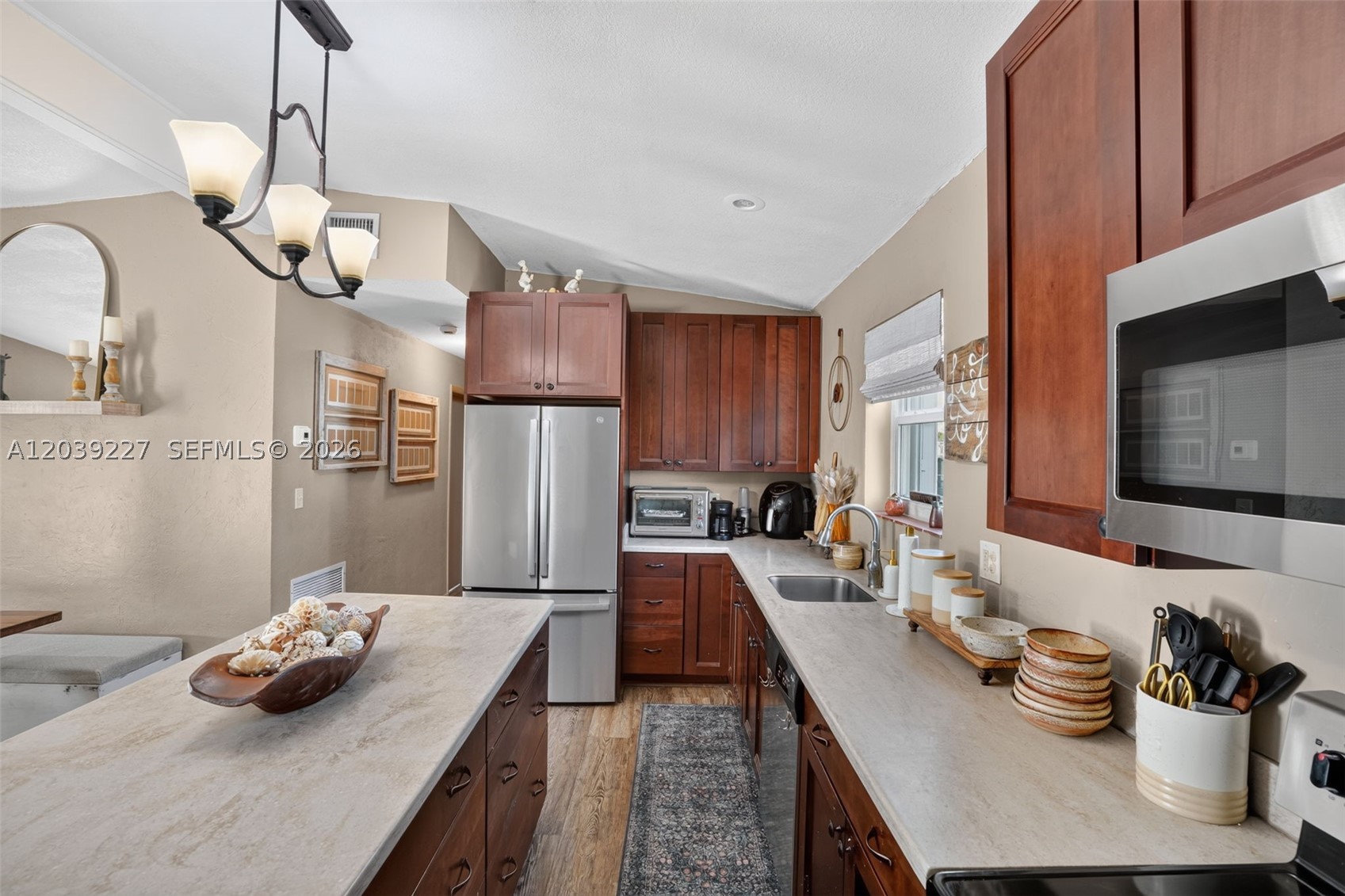 WESTWOOD LAKE - Residential