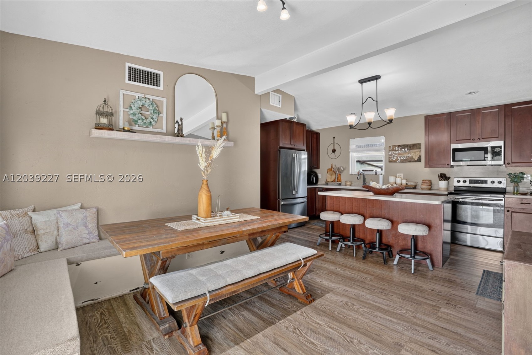 WESTWOOD LAKE - Residential