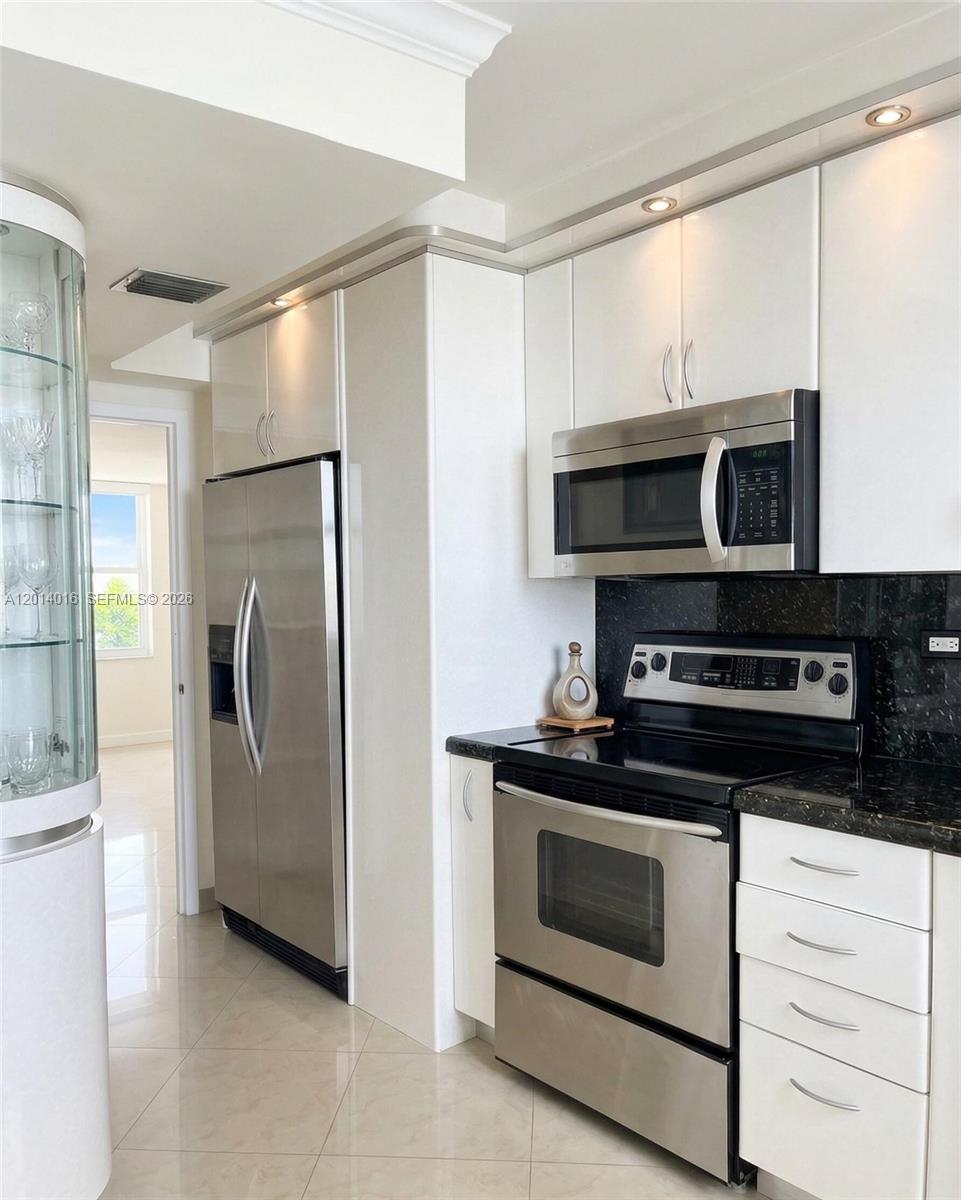 WINSTON TOWERS 200 - Residential