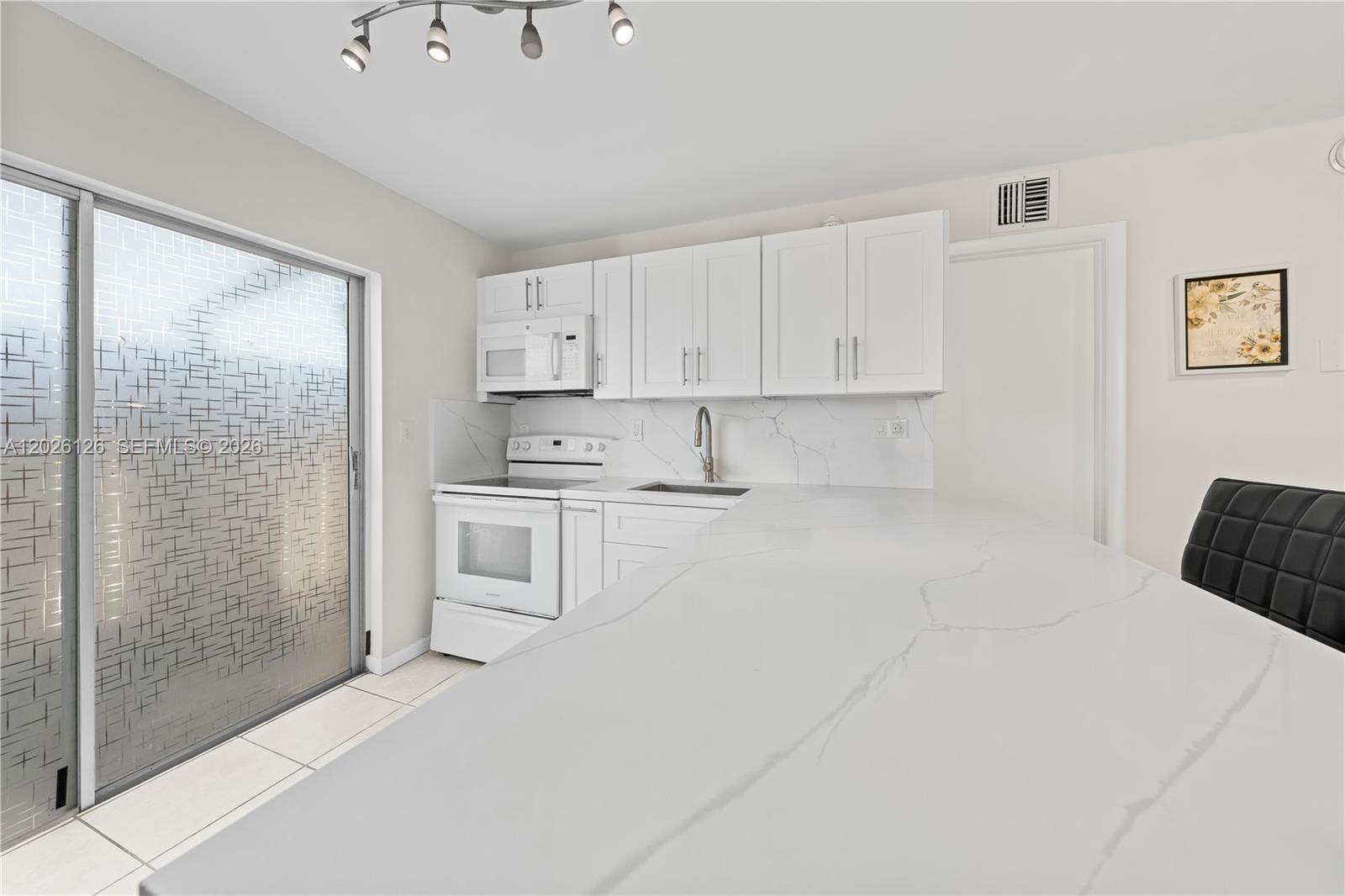 SHORES VILLAS CONDO BLDG - Residential