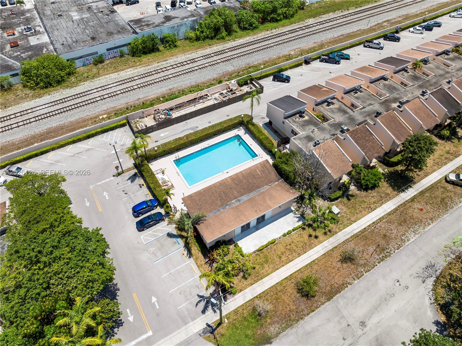 SHORES VILLAS CONDO BLDG - Residential