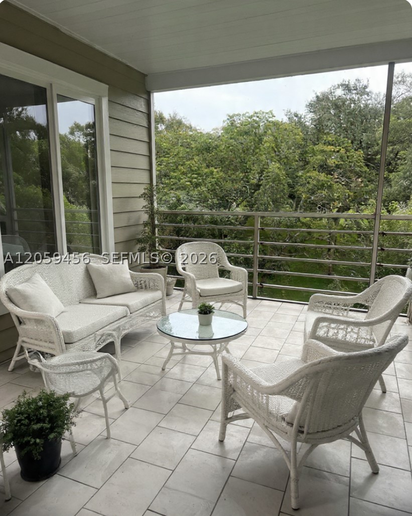 CYPRESS CHASE CONDO NO 5 - Residential