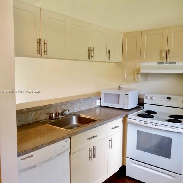 VILLAS DE VENEZIA - Residential Lease