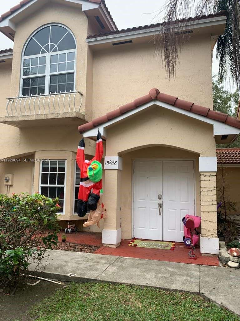 Beautifully 3/2, update kitchen and bathrooms, bamboo wood on the second floor and laminate on the first floor.  , newer appliances, roof in excellent conditions. The best place Jasmine at the Hammocks, closing to everything, school grade !excellent! Gated community in a great and friendly neighborhood!
