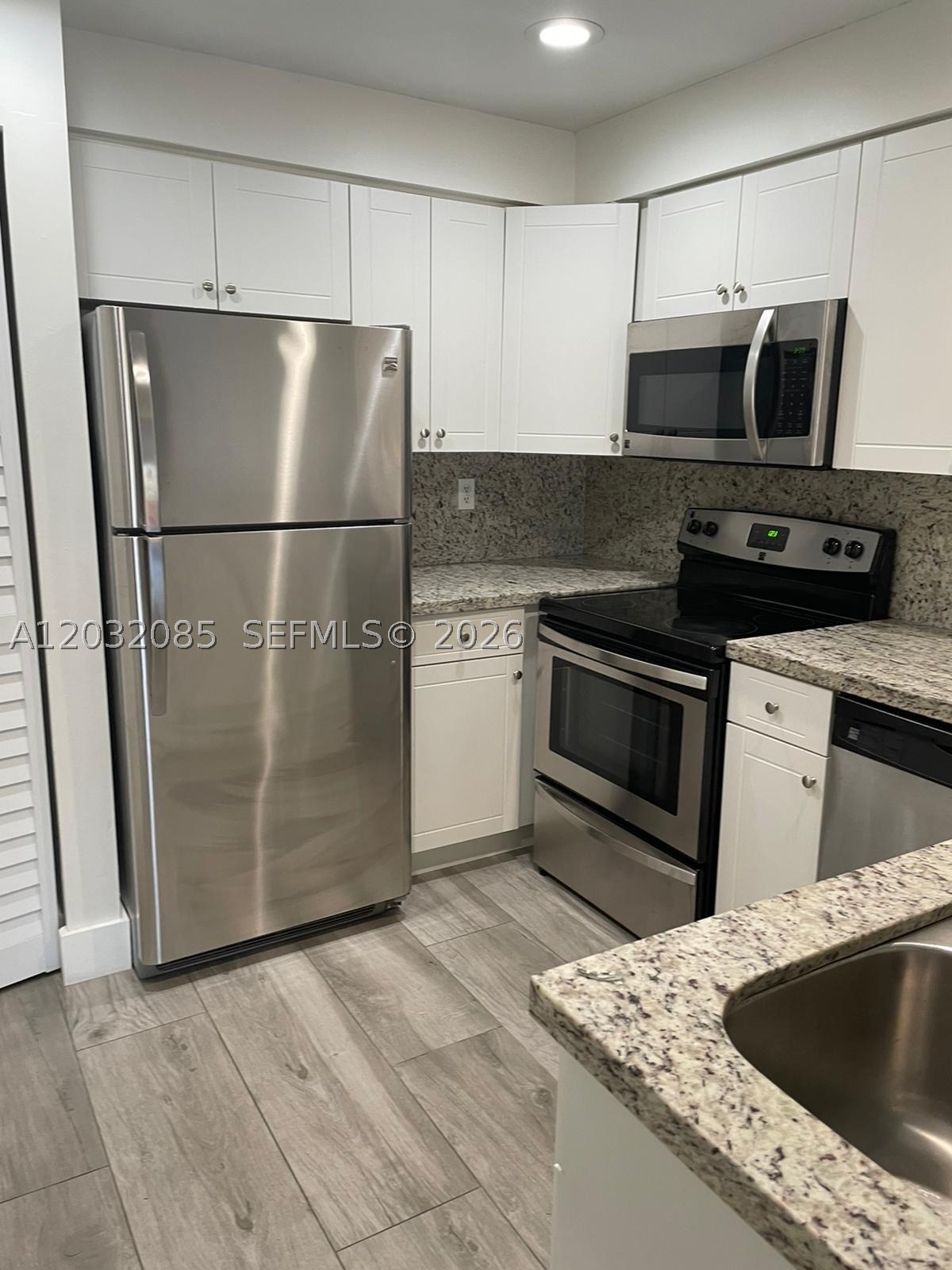SPACIOUS CONDO FOR RENT IN OLYMPIAN WEST COMMUNITY AT WEST KENDALL. KITCHEN AND BATHROOMS REMODELED. INCLUDES WASHER AND DRYER AND PRIVATE BACKYARD FOR BBQ. CLOSE TO WALMART, STEAK 'N SHAKE, URBAN AIR, MC DONALDS, THE HOME DEPOT, FELIX VARELA HIGH SCHOOL, PHARMACIES, SHOPPING CENTERS AND RESTAURANTS.