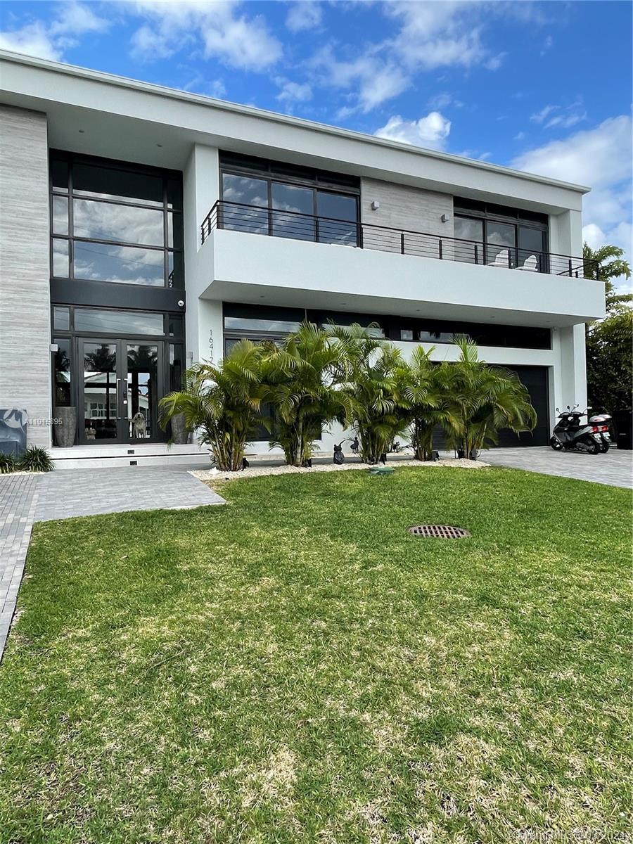 FAMILY RELOCATING, BUILT IN 2017, ONLY LIVED IN ONE YEAR. THIS IS A MODERN TWO STORY SMART HOME WITH AN ELEVATOR, SIX BEDROOMS, SEVEN AND ONE HALF BATHS, MIA CUCINA KITCHEN WITH QUARTZ COUNTER TOPS, WOLF GAS RANGE TOP AND ELECTRIC OVENS INCLUDING MICROWAVE, A BUILT IN SUB ZERO BEVERAGE/WINE COOLER AND REFRIGERATOR, ELECTRIC ROLL DOWN SHADES, VIDEO PROJECTOR WITH LARGE SCREEN, HEATED POOL WITH FULL CABANA BATH, GENERATOR, CUSTOM CLOSETS, SPACIOUS MASTER SUITE WITH BALCONY, LOTS OF NATURAL LIGHT, 80 FEET OF WATERFRONT WITH A NEW CONCRETE DOCK AND A TWO CAR GARAGE.
MINUTES TO INTRACOASTAL WATERWAY AND OCEAN ACCESS.