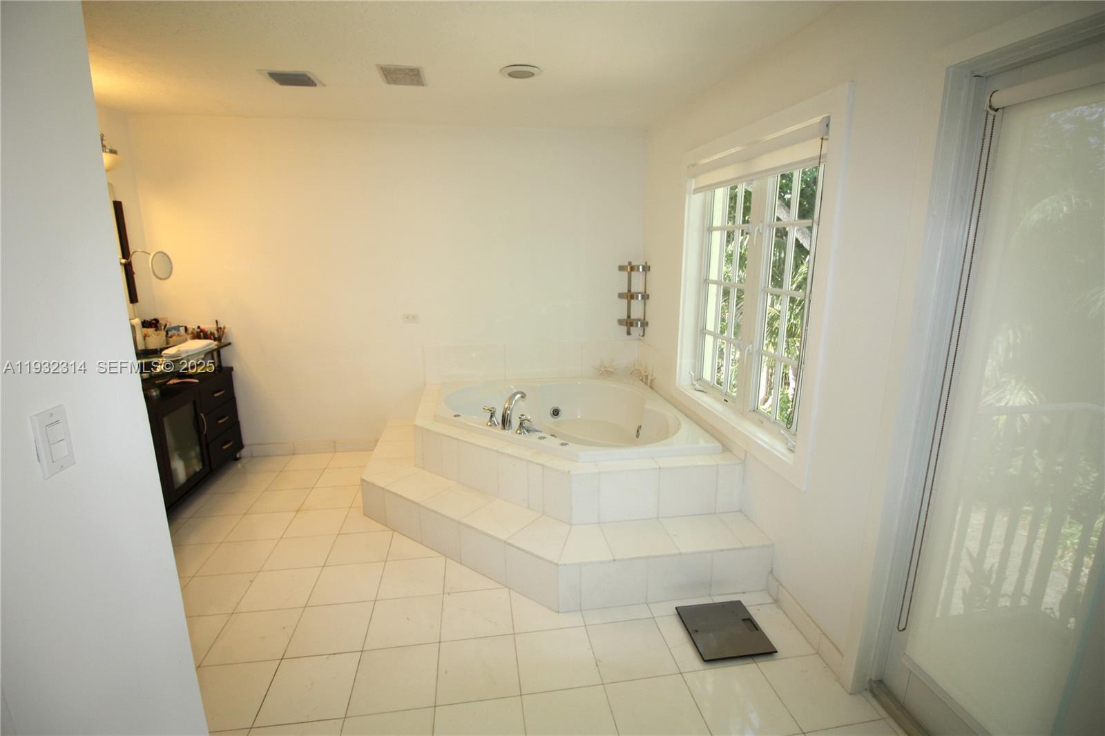 C GABLES RIVIERA SEC 12 - Residential