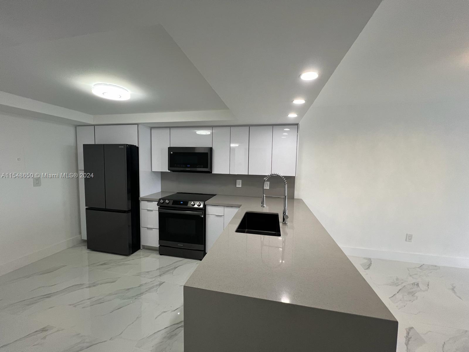 BUCKLEY TOWERS CONDO - EA - Residential