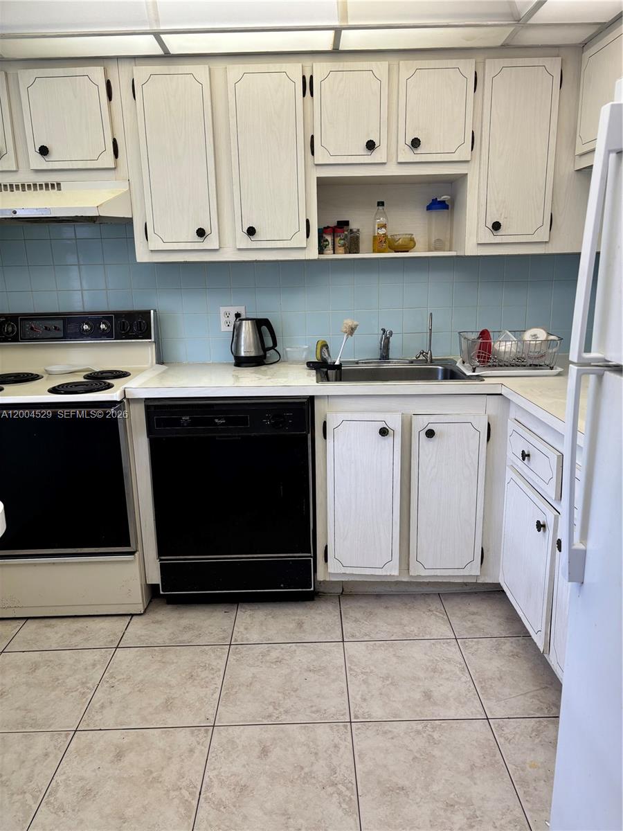 ORIOLE GOLF & TENNIS CLUB - Residential