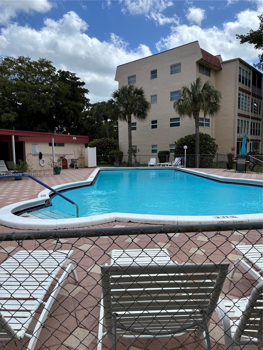 ORIOLE GOLF & TENNIS CLUB - Residential