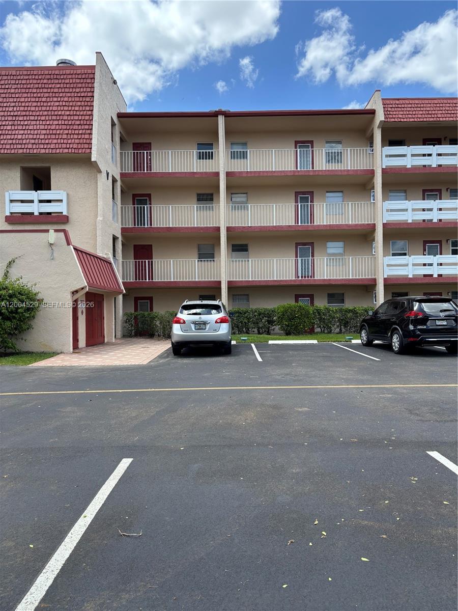 ORIOLE GOLF & TENNIS CLUB - Residential