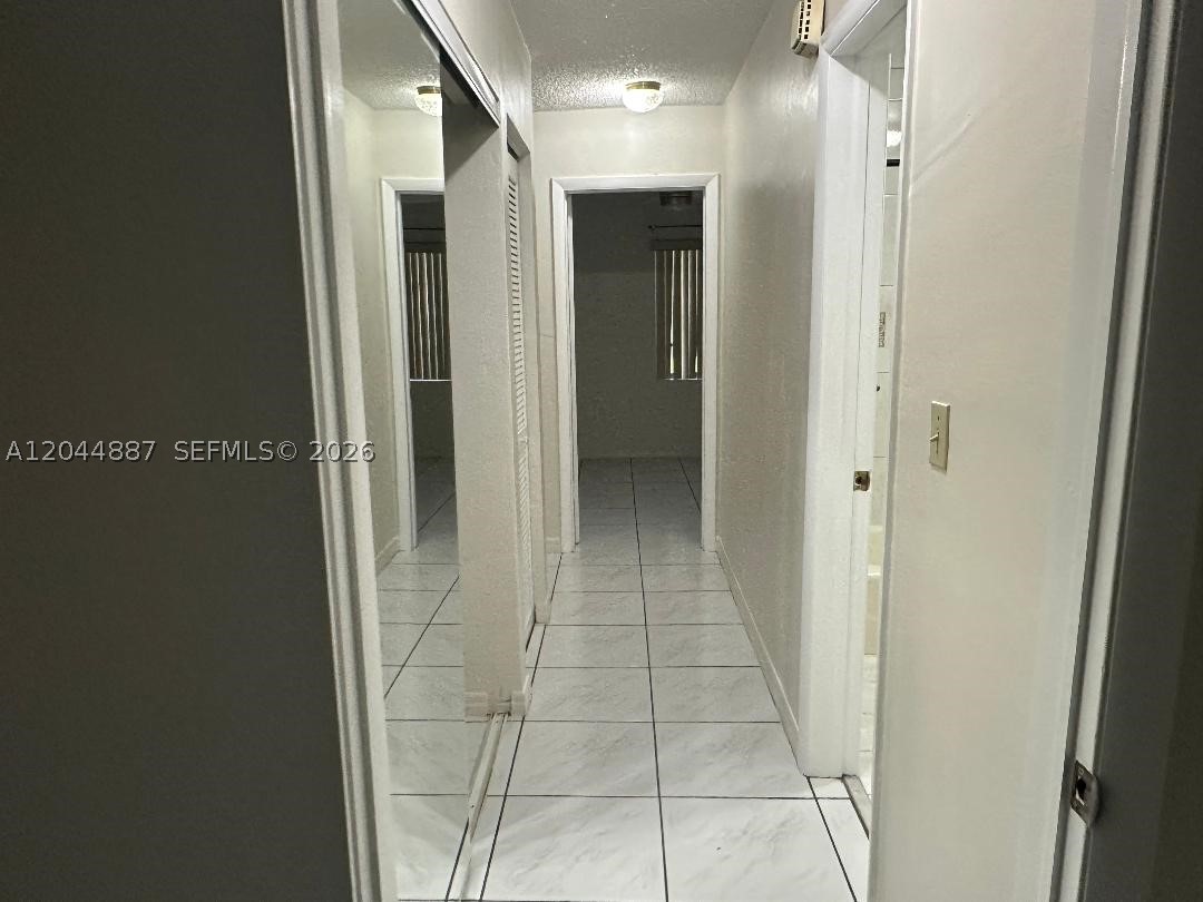 DEVON-AIRE VILLAS SEC 4 - Residential Lease