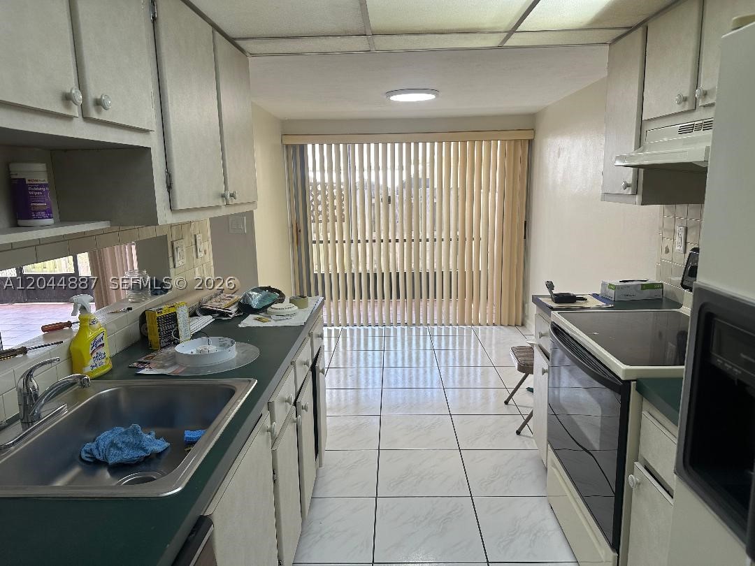DEVON-AIRE VILLAS SEC 4 - Residential Lease