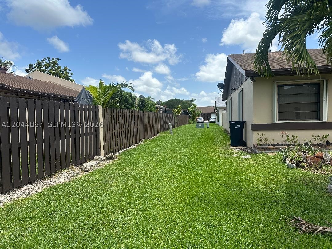 DEVON-AIRE VILLAS SEC 4 - Residential Lease