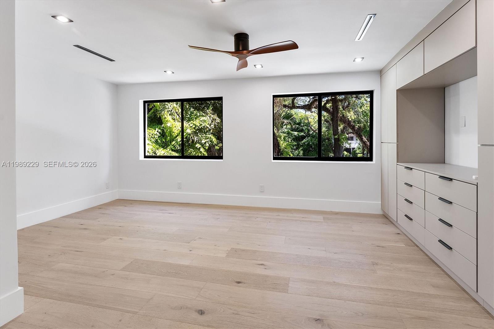 OAK POINT - Residential