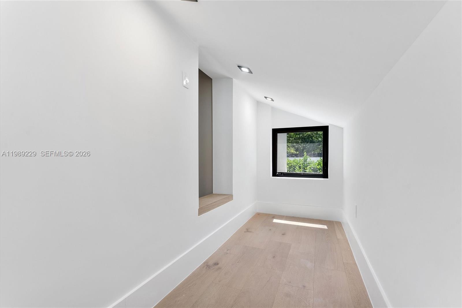 OAK POINT - Residential