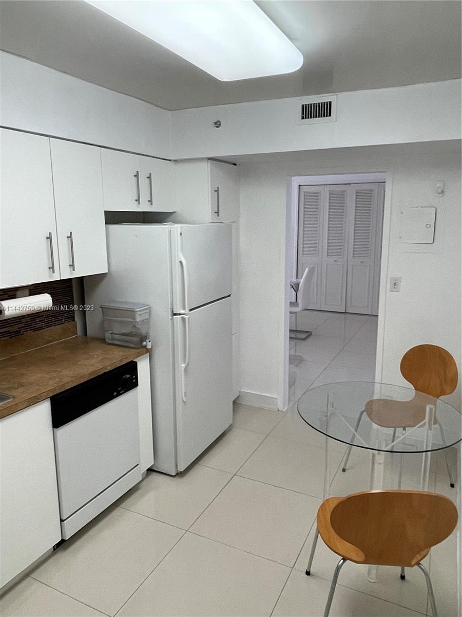 CARLISLE ON THE OCEAN CON - Residential Lease