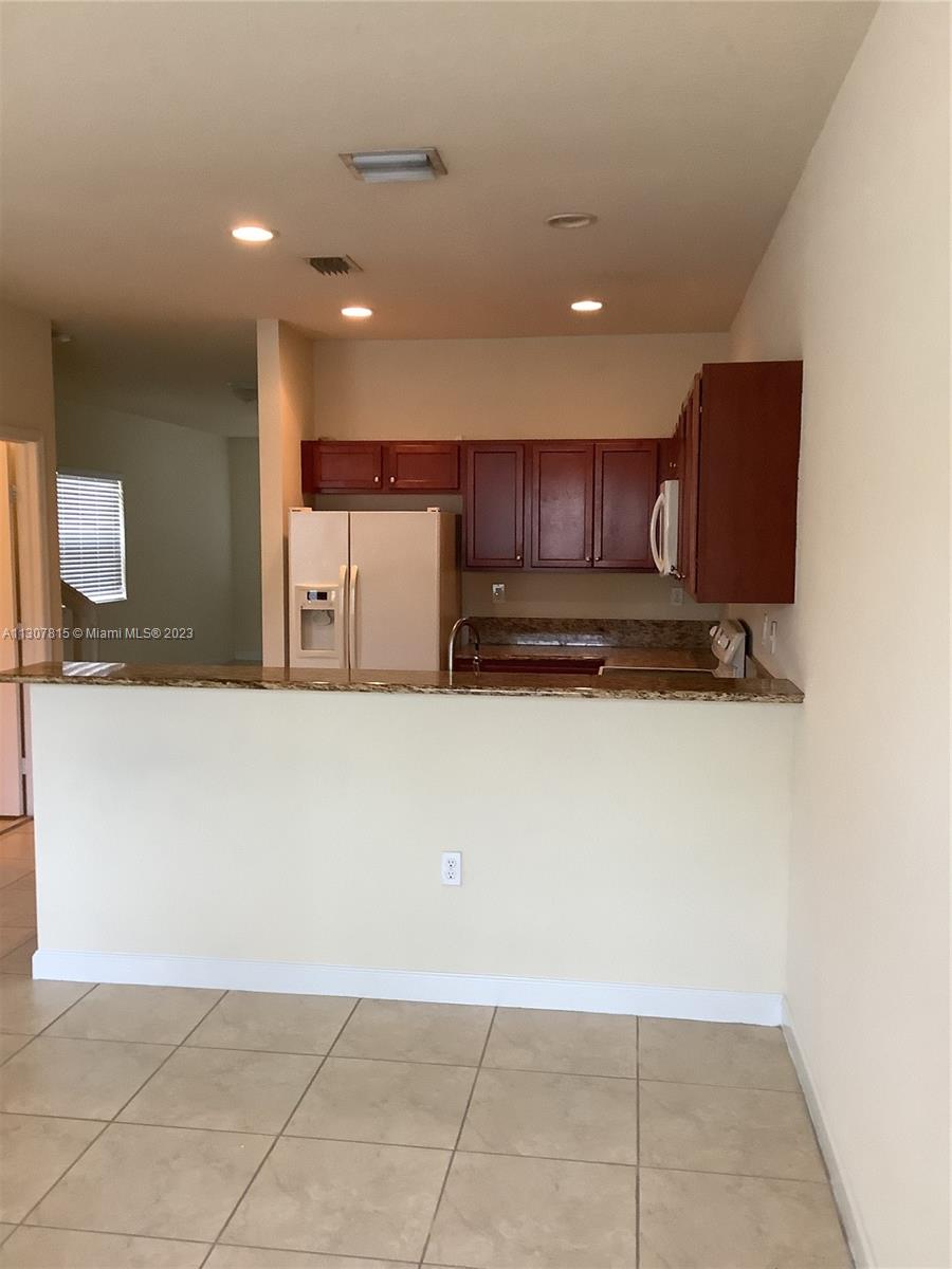 TRELLIS AT BAYSHORE - Residential Lease