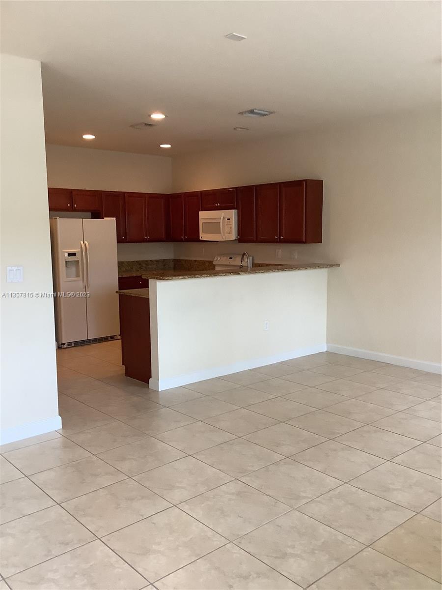 TRELLIS AT BAYSHORE - Residential Lease