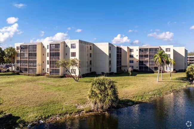 NEWPORT AT LAUDERHILL CON - Residential