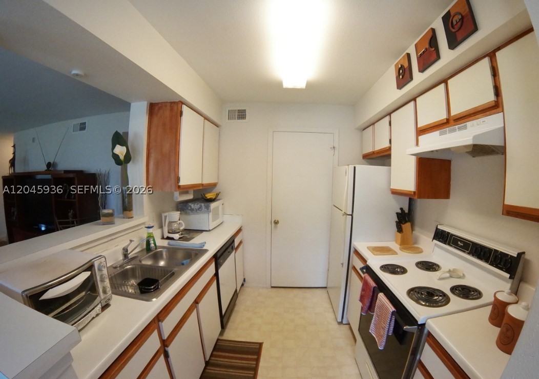 SAILBOAT POINTE CONDO - Residential