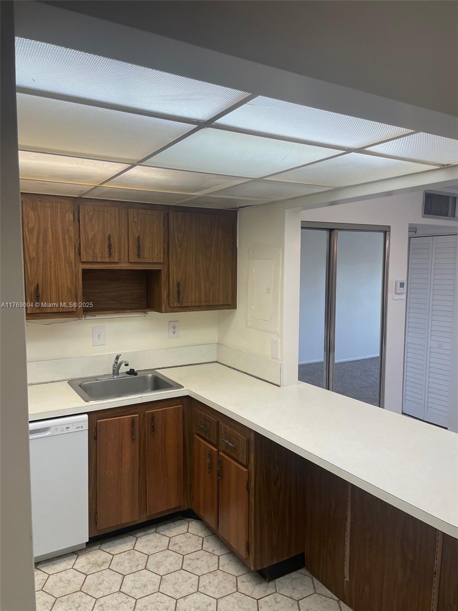 OMEGA CONDO NO 4 - Residential Lease