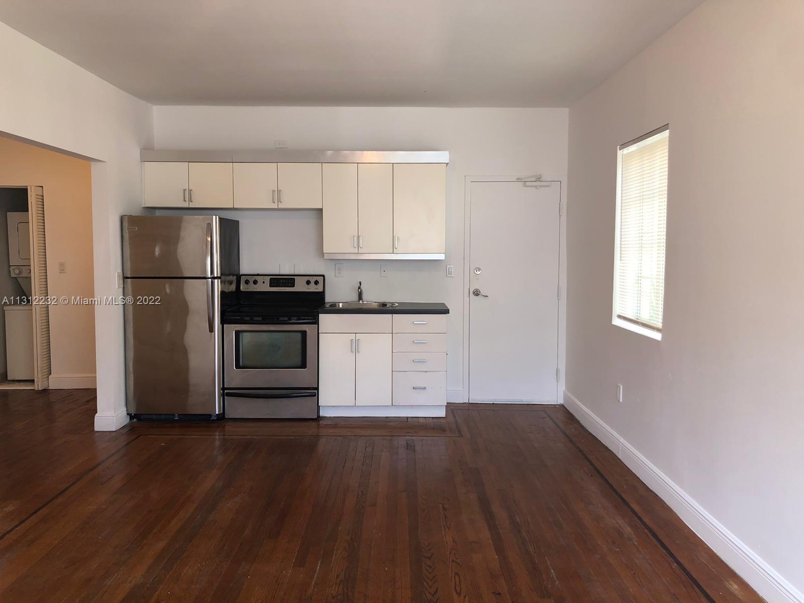 GREAT PRICE FOR A 2/1 IN THE HEART OF MIAMI BEACH. UNFURNISHED CHARMING 2 BEDROOMS CORNER UNIT PLUS DEN, SPACIOUS, MODERN AND UPDATED. WASHER AND DRYER IN THE UNIT, WOOD FLOORS, CENTRAL AC. VERY BRIGHT IN A STYLISH ART DECO BUILDING FACING THE FLAMINGO PARK TENNIS COURTS, CLOSE DISTANCE TO THE BEACH AND FAMOUS LINCOLN ROAD, RESTAURANTS, SHOPS AND ENTERTAINMENT. STREET PARKING. FULLY FENCED BUILDING, FRUIT TREES AND LOTS OF EXTERIOR LIGHTNING. EXCELLENT LOCATION. HURRY THIS WILL NOT LAST.