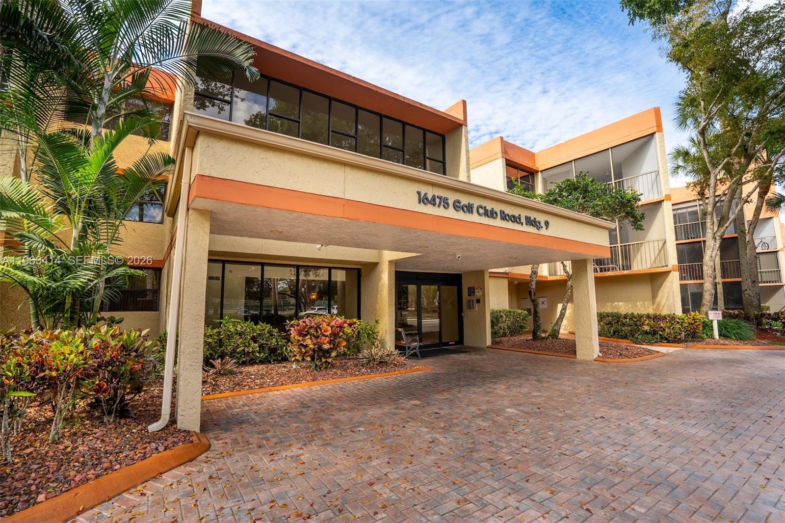 BLDG 9 OF COUNTRY CLUB AP - Residential
