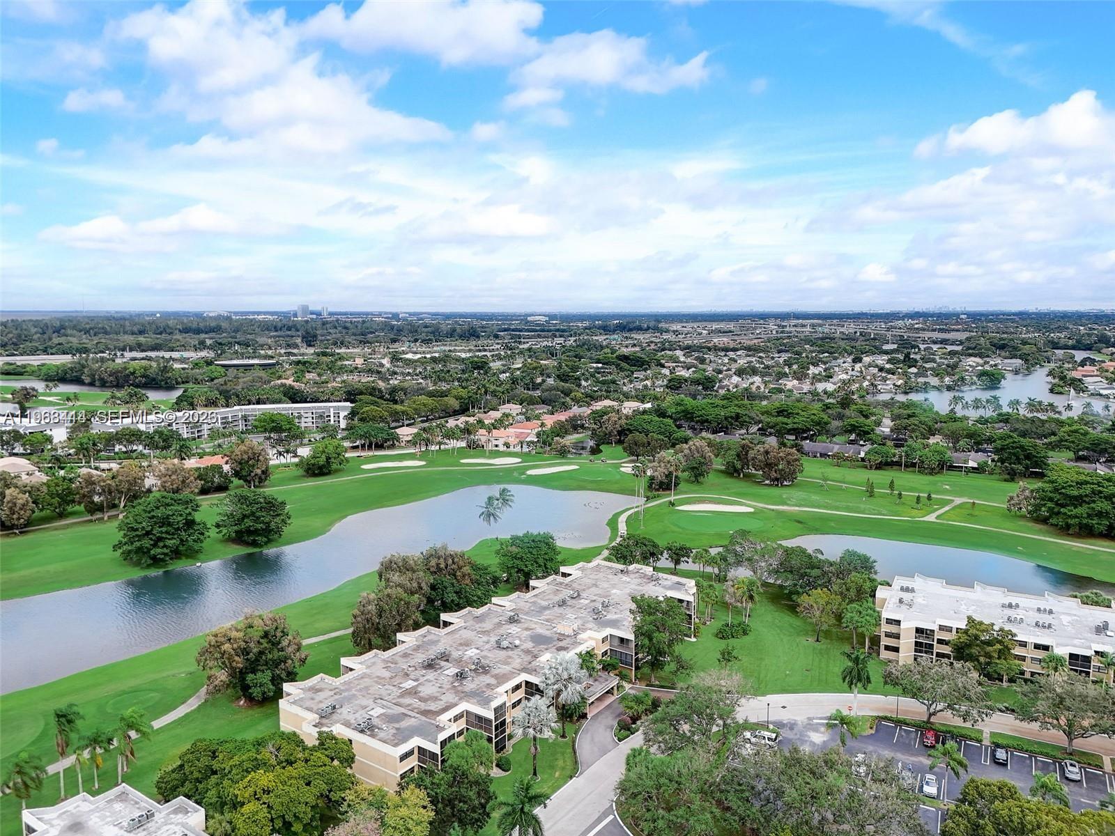 BLDG 9 OF COUNTRY CLUB AP - Residential