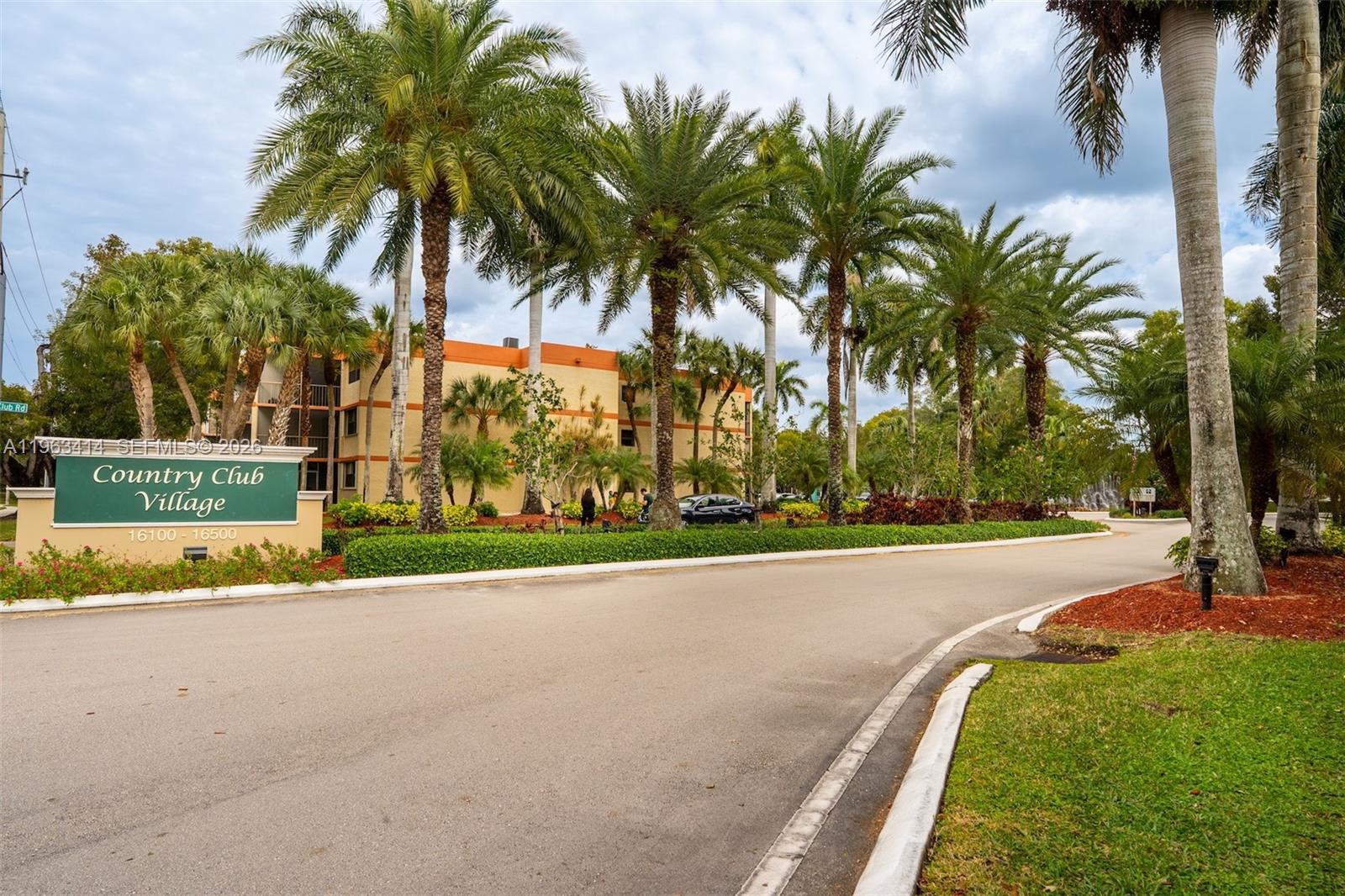 BLDG 9 OF COUNTRY CLUB AP - Residential