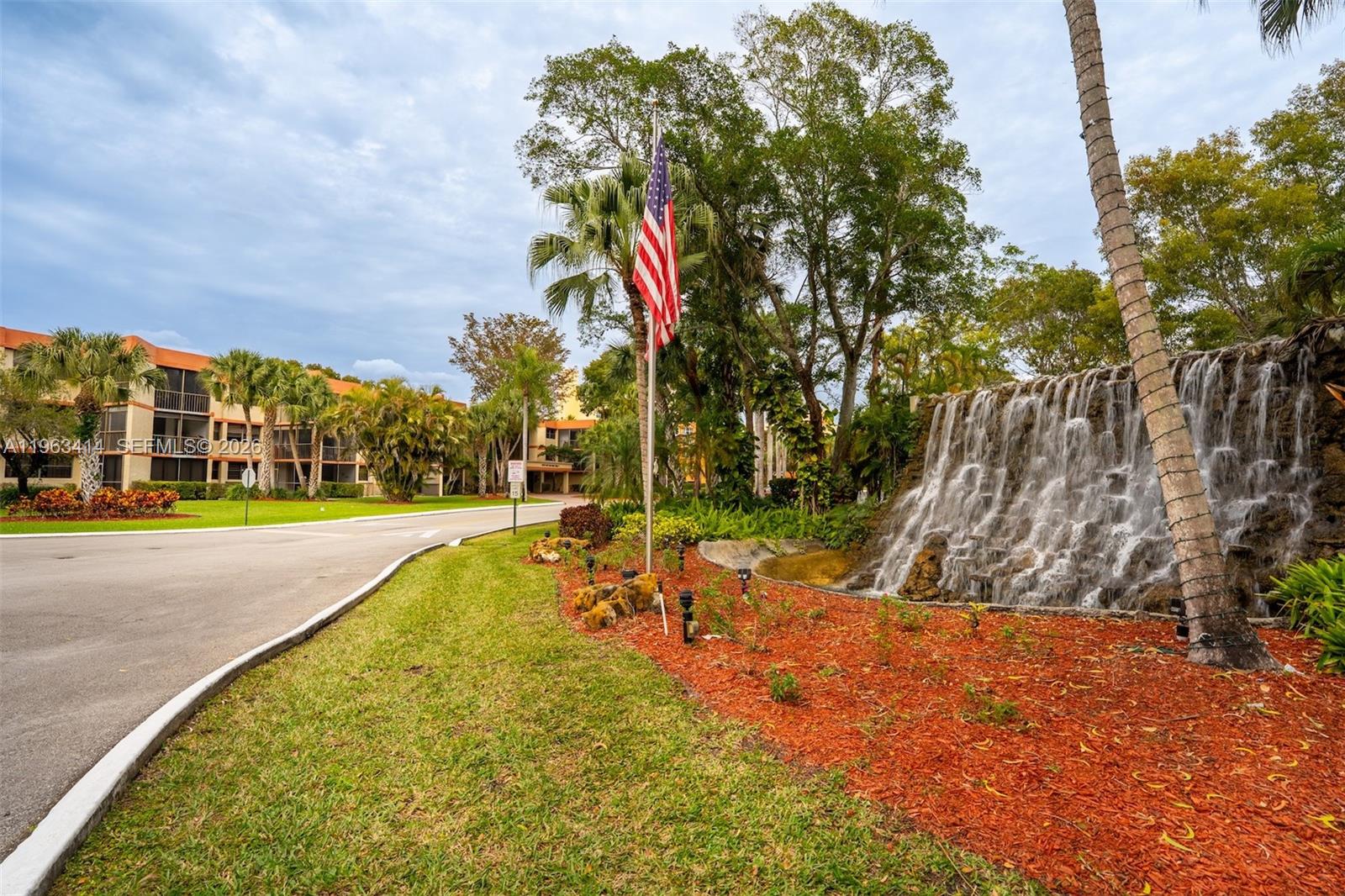 BLDG 9 OF COUNTRY CLUB AP - Residential