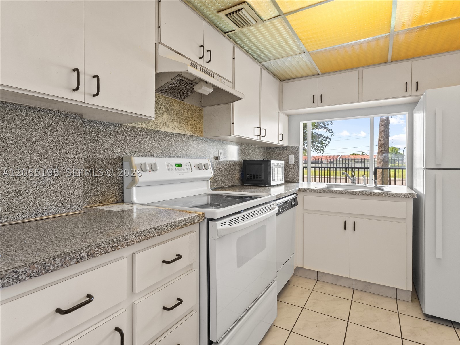 VERSAILLE GARDENS I CONDO - Residential
