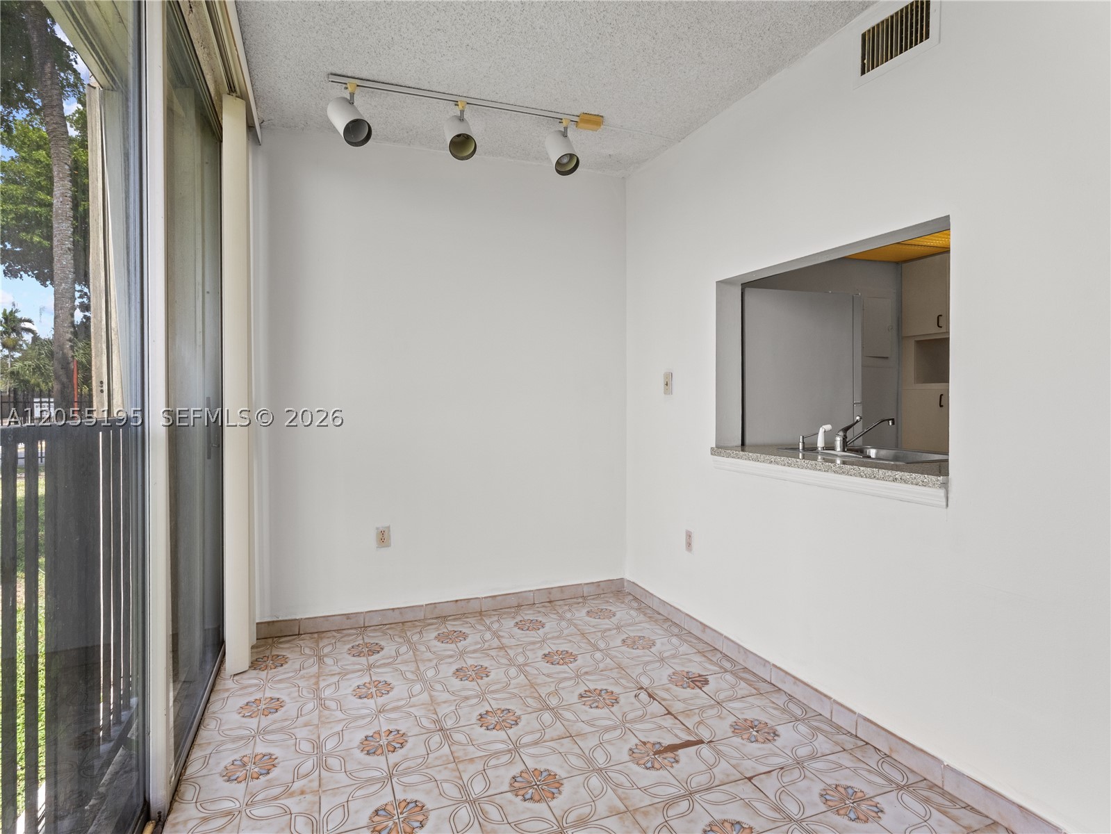 VERSAILLE GARDENS I CONDO - Residential