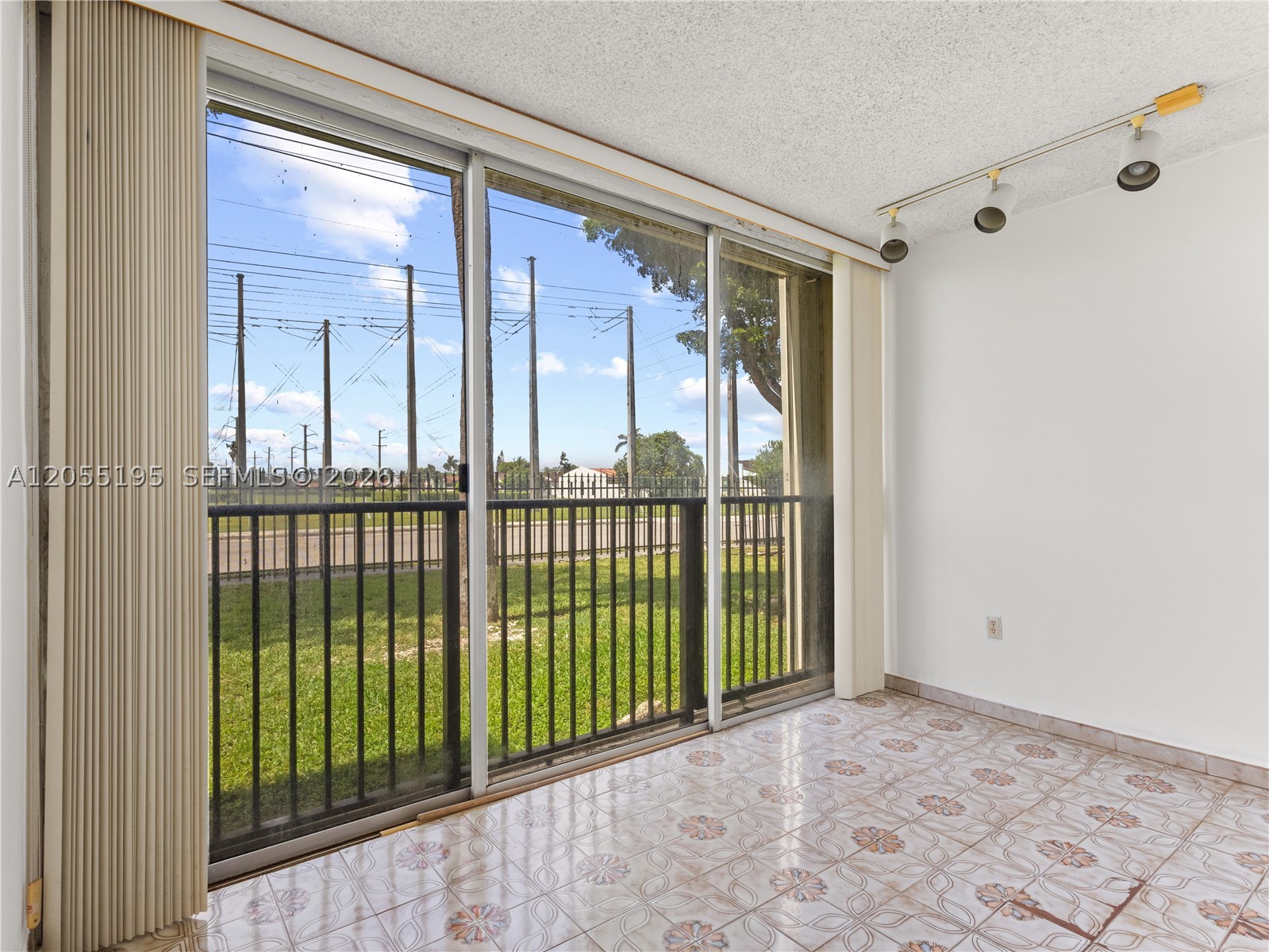 VERSAILLE GARDENS I CONDO - Residential
