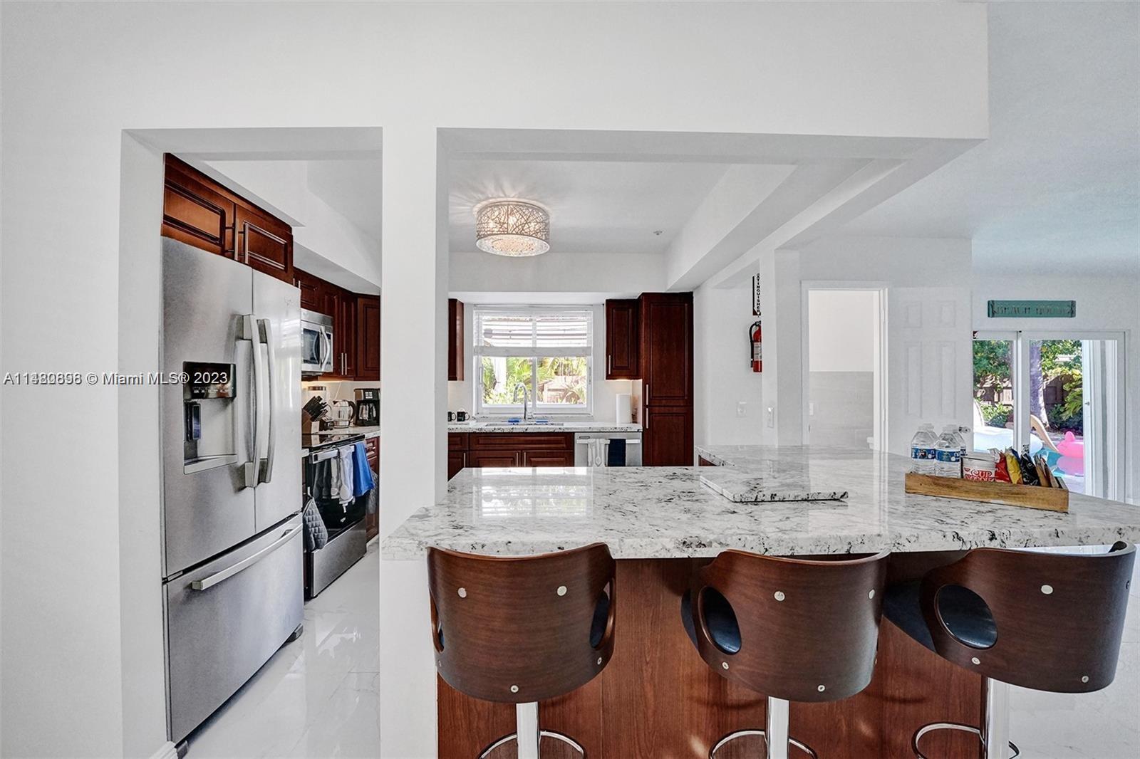 COUNTRY CLUB HOMES - Residential