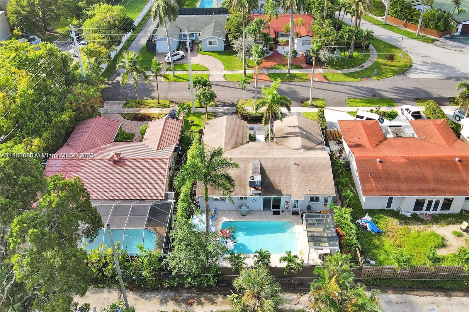 COUNTRY CLUB HOMES - Residential